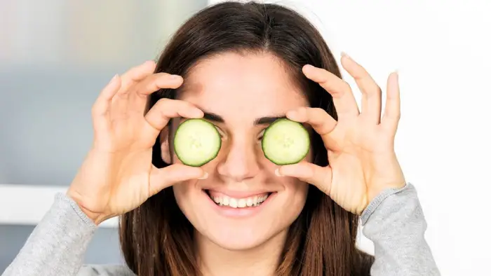 معرفی درمان های خانگی افتادگی پلک